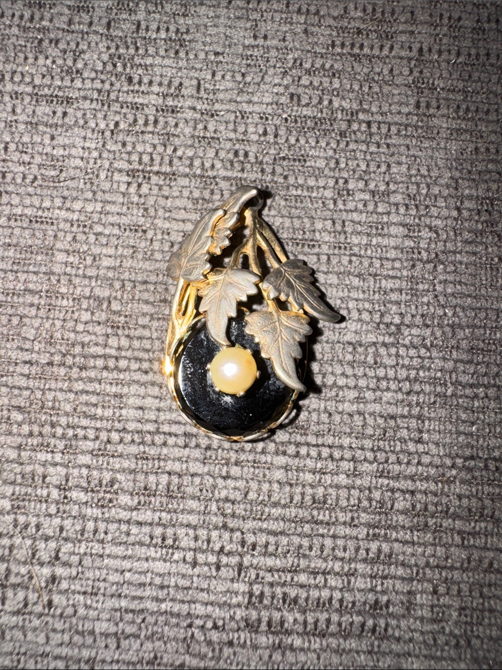 Vintage Two-Tone Leaf & Black Onyx Teardrop Pendant Necklace